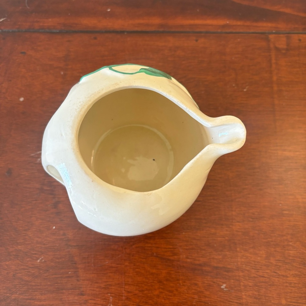Vintage Pippin USA Pottery Cream Pitcher with Red Apple Design 1945-1965 Antique - Picture 4 of 6